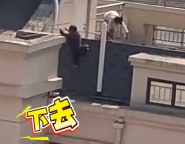 危险！男子怒吼制止4孩子去6楼顶玩耍