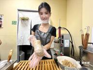 從“短劇大女主”到卷餅主理人 吃貨演員的美食夢