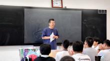 數學老師考點外為學生上最后一課 溫情寄語送祝福