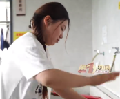 24歲女孩辭職照顧重病養(yǎng)父600多天：我爸好了，一切都好了