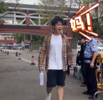 考生喊了一聲媽 周圍人全成了媽