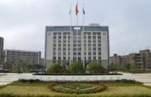 媒体：高校失误不该让学生买单 管理缺位惹争议