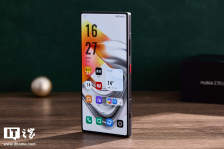 努比亚 Z80 Ultra 手机完成备案：标配 90W 快充头、144Hz 直屏 + 新一代屏下摄像头