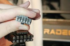 AMD RX 9070 XT 显卡首次报告 16 针接口熔化，入门电源等原因导致