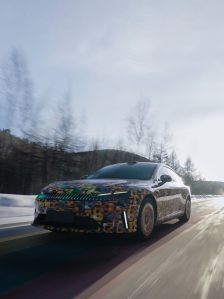 smart 精灵#6 EHD 超级电混冬测谍照公布：奔驰全球原创设计，掀背造型