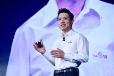 李彦宏回应AI泡沫：健康AI产业应是“倒金字塔”