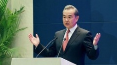 وزير الخارجية: الصين تعتزم مواصلة التعاون مع الدول الأخرى لدحر "كوفيد