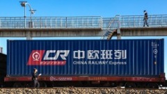 ميناء "هورغوس" الحدودي بشمال غربي الصين يسجل رقماً قياسياً لقطارات الشحن في النصف الأول