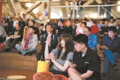 以公益电影放映为媒，在湖影交融中重新定义观影体验 逾五千观众共赏“滴水生情”电影季