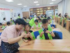 一针一线织爱心，武昌宝安社区这场爱心义卖筹善款帮孤寡老人