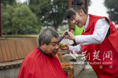 漳河新区困难群众重阳节关爱服务 暨敬老月主题活动温情启幕