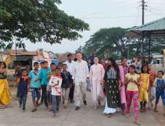 मुंबई में चीनी कौंसल जनरल ने महाराष्ट्र के गिरजावदे गांव का दौरा किया