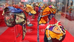 Città di Nantong, provincia del Jiangsu: inaugurata la mostra di cappelli di tigre