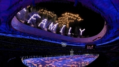 [In altre parole] “Un mondo, una famiglia”. Tutto il calore del popolo cinese nella cerimonia di chiusura