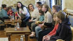 Хүүхдүүдийг харилцан солилцохоор Орос, Украин тохиролцжээ