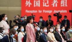 二十大新闻中心举行首场记者招待会
