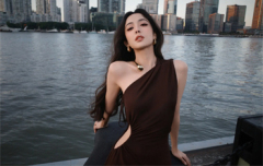 娜扎穿单肩镂空礼裙性感迷人！大方秀曼妙身姿