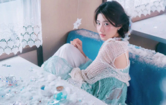 卢昱晓贴钻造型格外美丽 气质优雅宛如冰雪公主