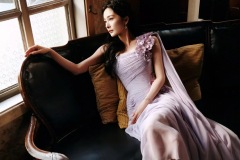 杨幂紫色礼裙大方优雅 满分颜值秀色可餐