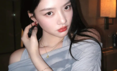 任敏随拍大秀精致锁骨 满脸胶原蛋白皮肤亮到发光