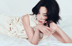 辛芷蕾写真曝光！穿白色镂空上衣清新靓丽气质佳