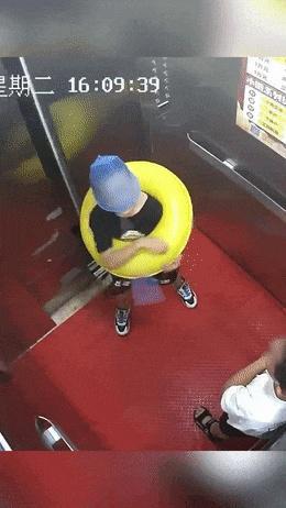 仨小孩相約游泳遇民警被勸退
