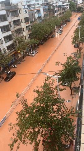 网友实拍广东怀集水浸商场一层