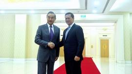 عزم دو کشور برای گسترش روابط / نخست وزیر کامبوج در دیدار با وزیر خارجه چین: دوستی دو کشور تزلزل ناپذیر است