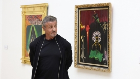 La estrella cinematográfica Sylvester Stallone  expone sus pinturas en Alemania-Espanol