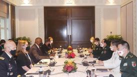 El ministro de Defensa chino Wei Fenghe se reúne con su homólogo estadounidense Lloyd Austin en Singapur