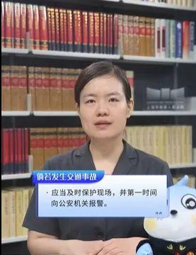 司机撞人无刑责行人获刑2年半 闯红灯酿悲剧