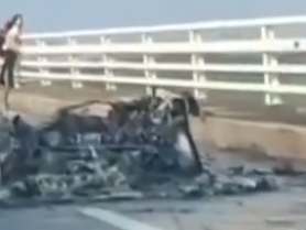 泉州一辆法拉利行驶过程中起火 扑灭后只剩轮毂