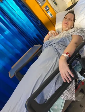 英国女子流产手术没做好，部分胎儿组织留在她体内，致其中毒濒死