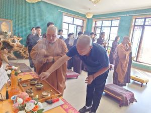 居士可接受寺院的馈赠吗？