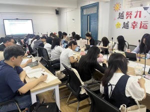 三天完成城市宣传片翻译  武昌工学院师生组队挑战极限