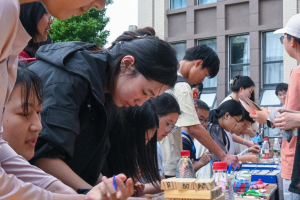 低碳能源谋发展，绿色化工促和谐——荆州学院科技文化节构建育人新格局