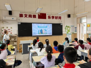 武汉学院大学生志愿者走进江夏区实验小学宣讲“三大精神”