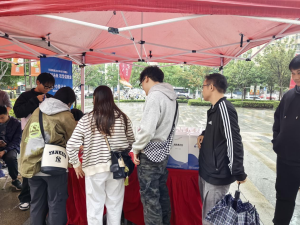 攻坚促就业 奋进创未来——2025年东湖高新区“学子聚汉，才聚光谷”青年人才招聘会成功举办