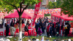 送岗暖民心，就业家门口——大学生志愿者助力，花山街道2026年春季招聘会暖心举办