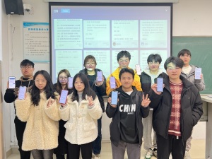 从“膜拜”到“找茬”：武汉一高校的开学第一课，解锁AI正确打开方式