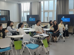 “硬核”又“解渴”！优秀校友重返母校“手把手”指导学弟学妹打比赛