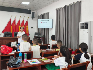用外语讲好家乡故事 让非遗扎根童心——湖北大学外国语学院“纸语鳝行”实践团队赴仙桃先锋村开展双语非遗宣讲