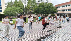 湖北二师学子“三下乡”:趣动文峰中学,践行全民健身理念