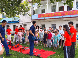 蓝焰伴童心 青春筑平安——湖大拾光筑梦实践队联合黄石消防走进铜花社区开展户外消防实践课