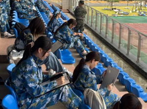 军训不只有整齐的步伐,还有妙笔生花