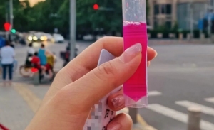 核酸检测的采样管里，粉色液体是干啥用的？