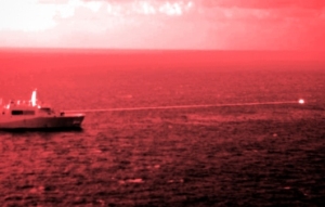美军舰在亚丁湾测试激光武器 摧毁水上目标