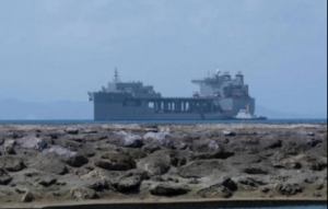 被浮石损伤，开到中国门口的美军巨舰成摆设？