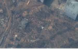 卫星图像显示俄军从基辅郊外一“关键机场”撤出