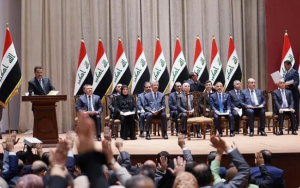 伊拉克议会批准新政府成立，结束持续一年多的政治僵局